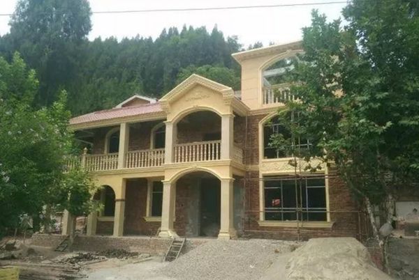 終于明白了為什么都回老家蓋房子,原來都在建輕鋼別墅(圖1) 鄉(xiāng)下輕鋼別墅